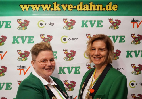 Unsere-Kassiererinnen-Julia-Kuehner_Ann-Katrin-Ruppert