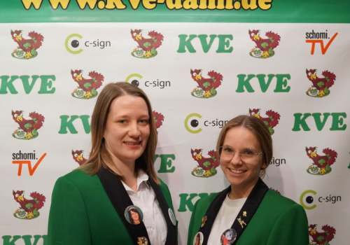 Unsere Schriftfuehrerinnen Theresa Friedmann und Angelina-Schlick